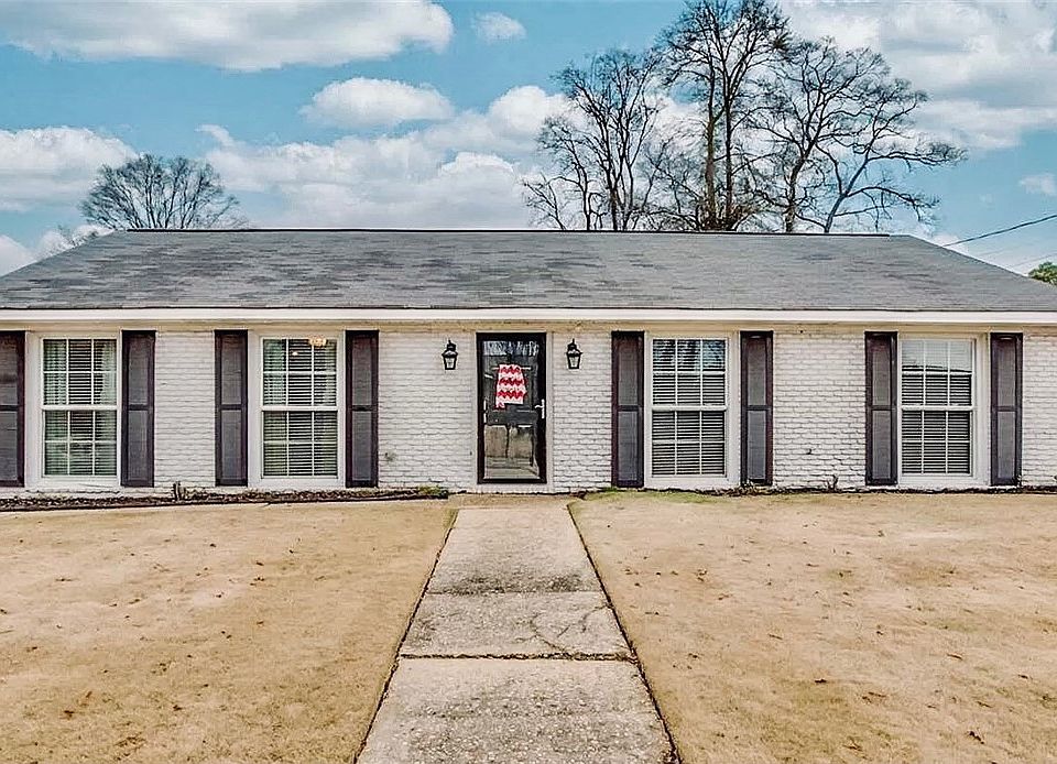 1st image of 19 Parkwood Cir