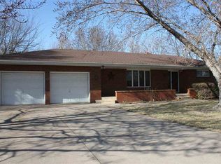 119 Meadow Ln, Hesston, KS 67062