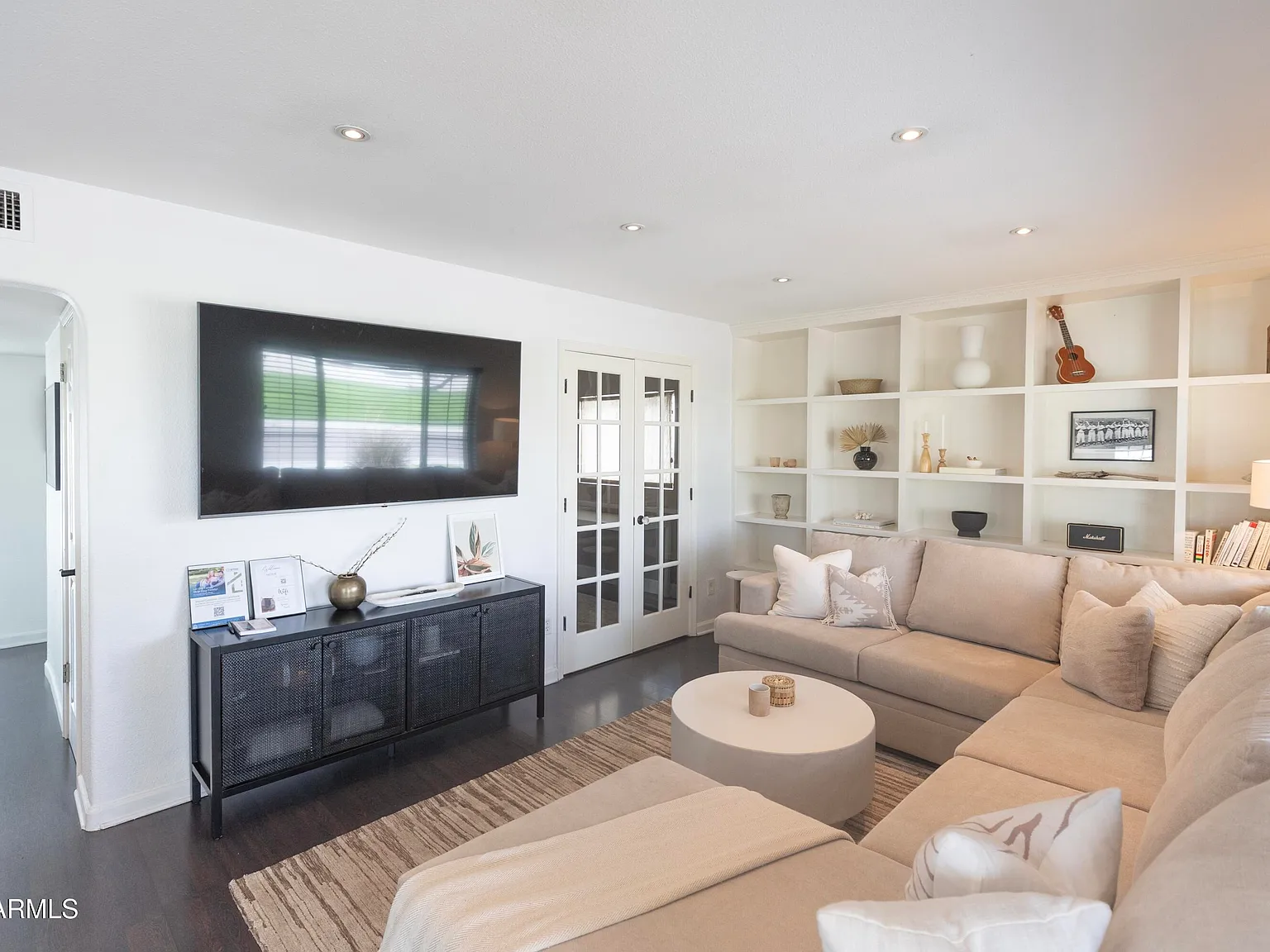3 bed, 1.0 bath, 952 sqft, $3,000 — Photo 2