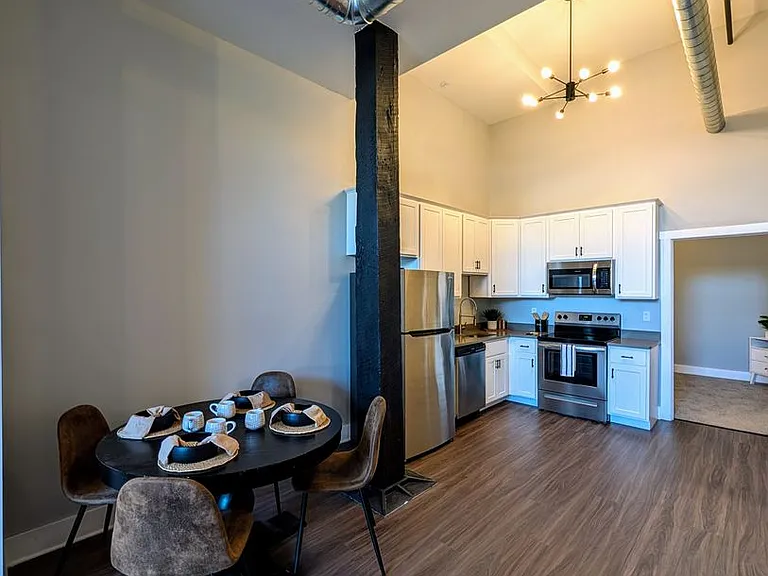New South Side Apartments at 905 Bingham — Photo 3