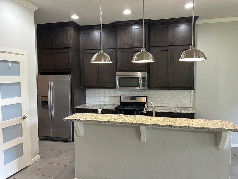 2400 Santa Monica St — Photo 8