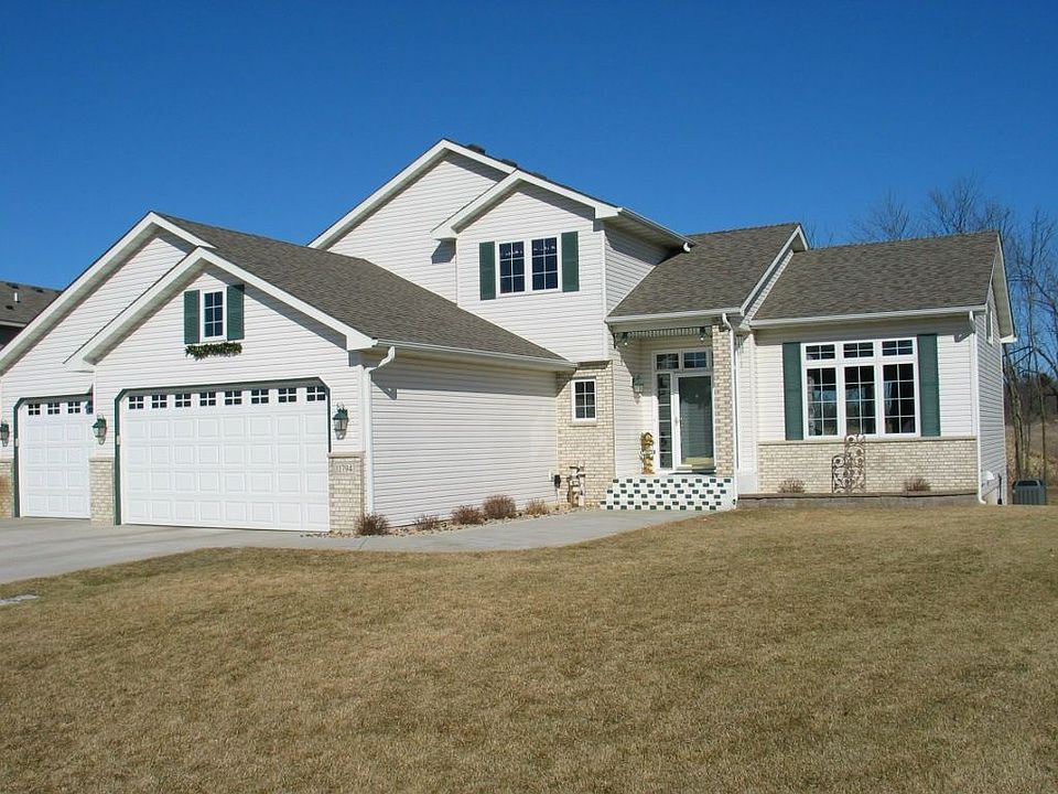 **A PERFECT 10!!!**  5BR/4BA