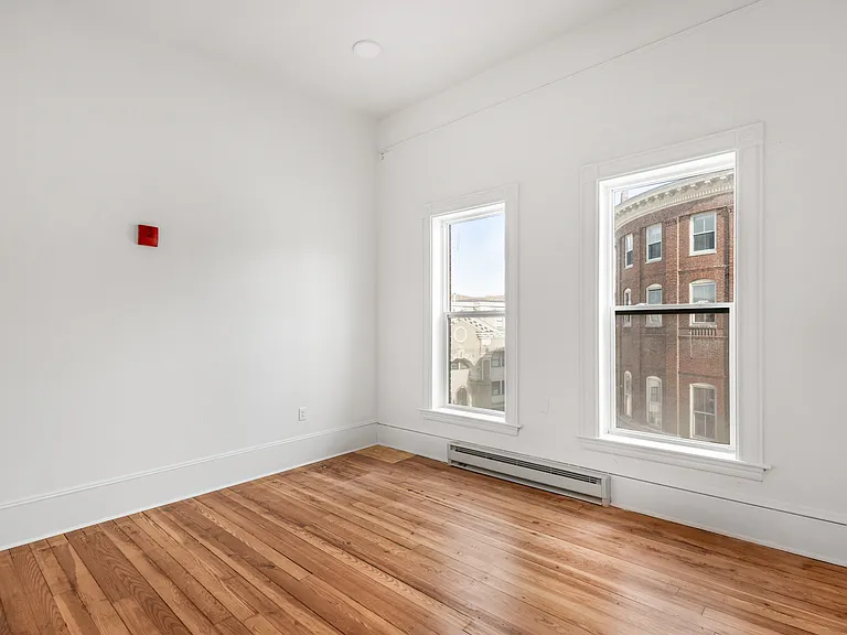 Cates Block Apartments — Photo 9