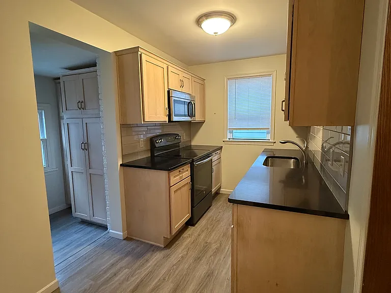 333 Laurel Blvd — Photo 5