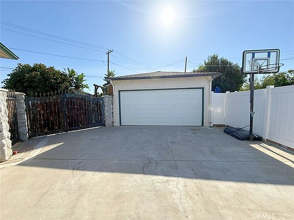 4th image of 9002 Amsdell Ave
