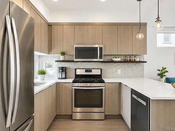 4th image of 3165 Lawrence Street