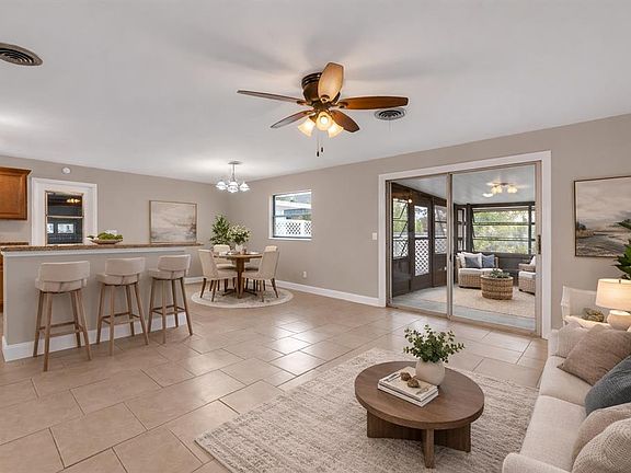 3rd image of 1002 Spirit Lake Rd