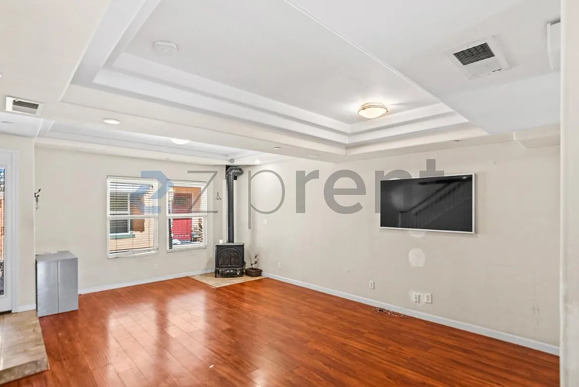 3 bed, 2.5 bath, 1264 sqft, $4,850 — Photo 2