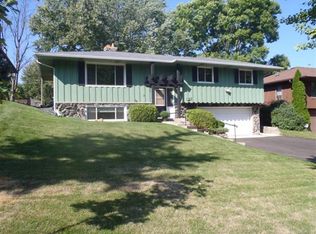 41 Sandralee Dr E, Saint Paul, MN 55119