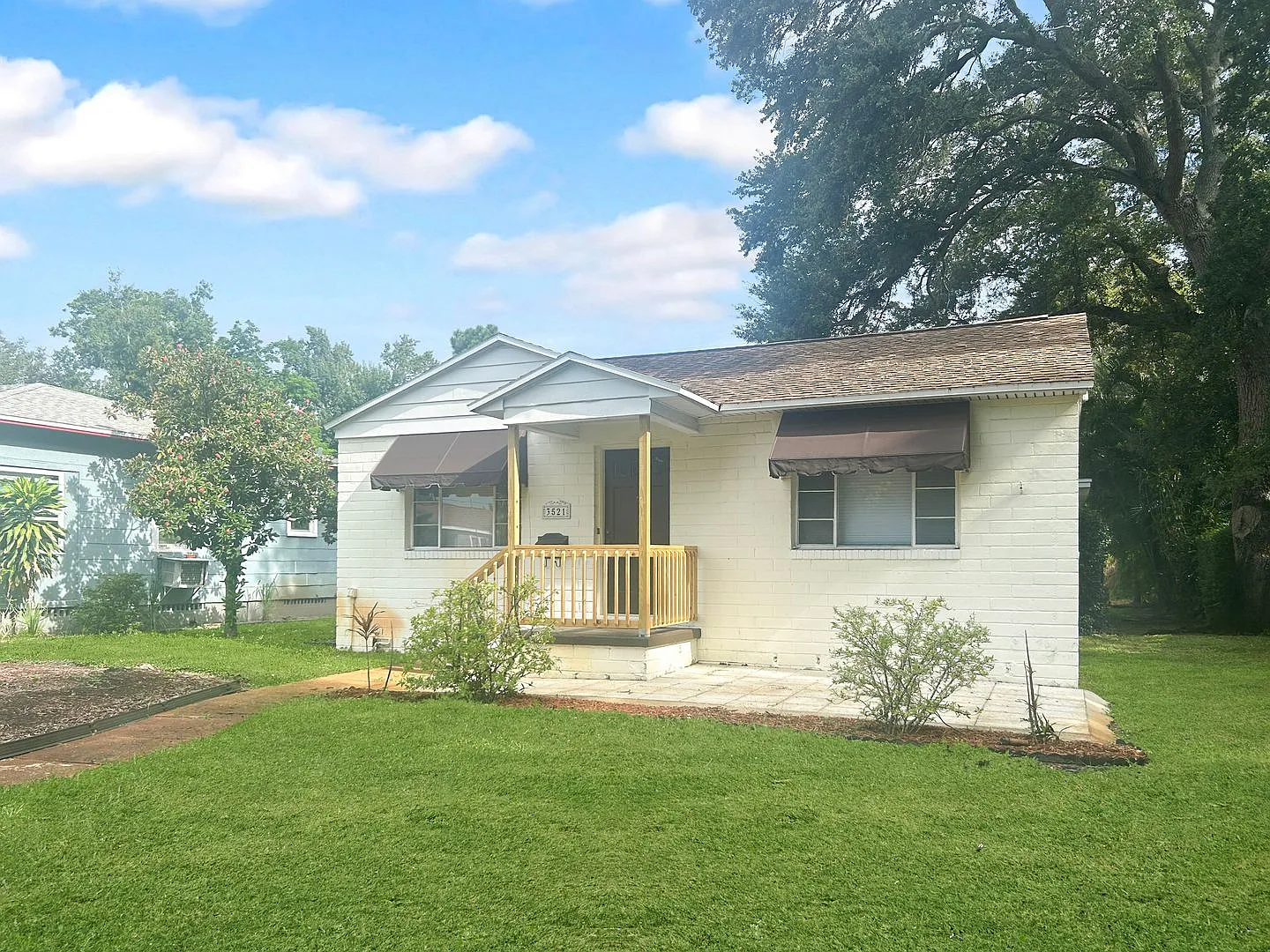 Well-Maintained Charming 2/1 Home with In-Law Studio and Modern Conveniences — Photo 2