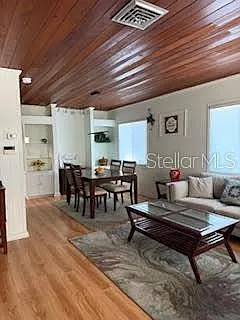 421 Riviera St — Photo 5