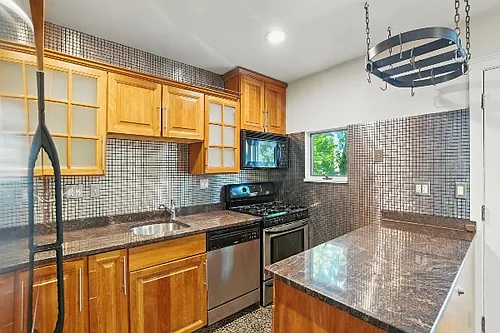 8 Fort Washington Pl Photo 1