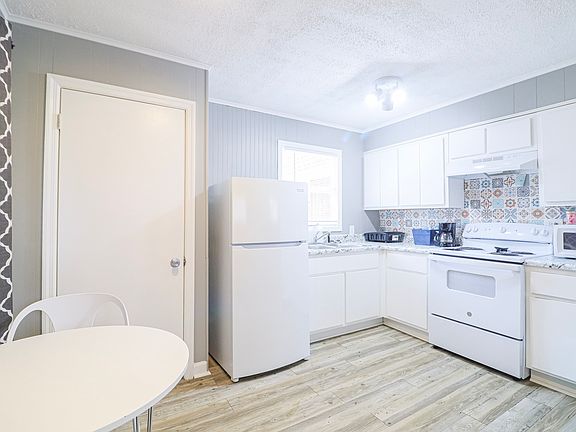 3rd image of 222 Pekin St #A