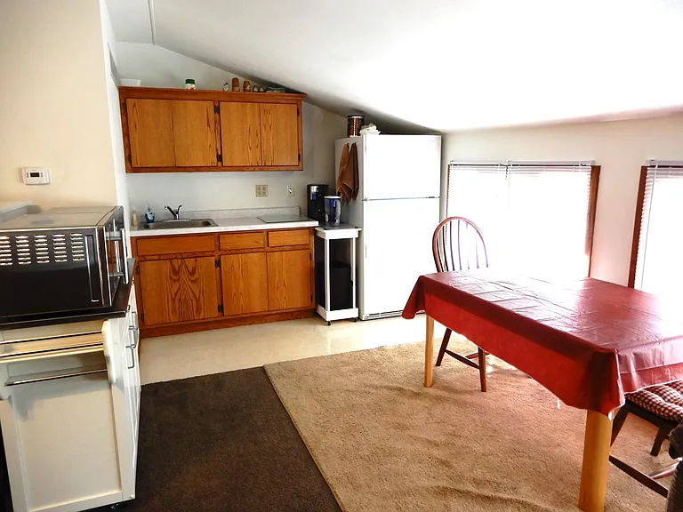 2319 Patricia Ln — Photo 4