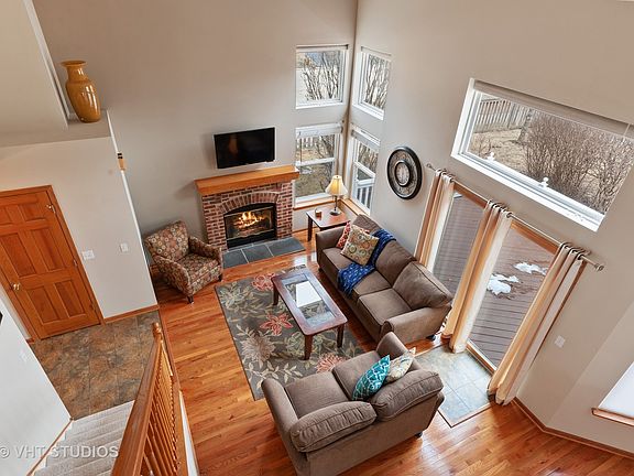 5th image of 396 Lexington Ln