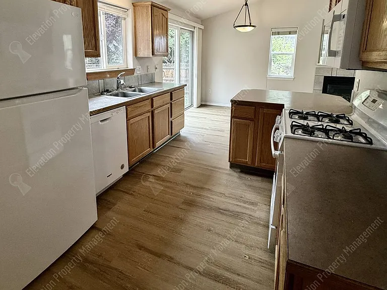 1299 NE Glacier Ridge Rd — Photo 11