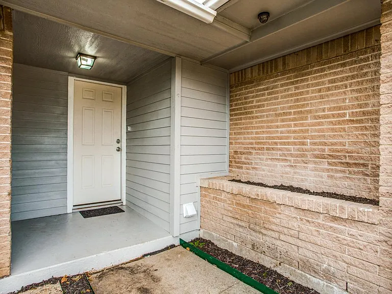 7027 Coleshire Dr — Photo 11