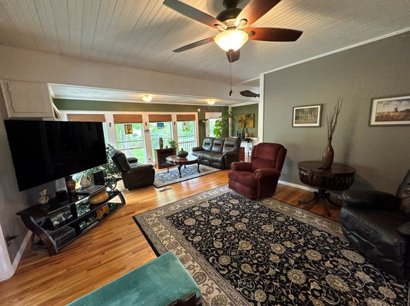 15337 Friendship Rd, Glade Spring, VA 24340
