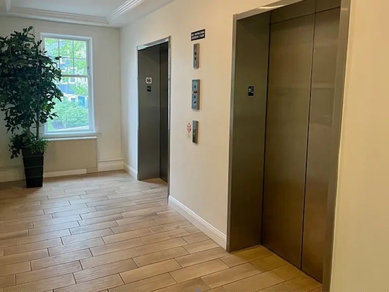Edgewater Apartments — Photo 25