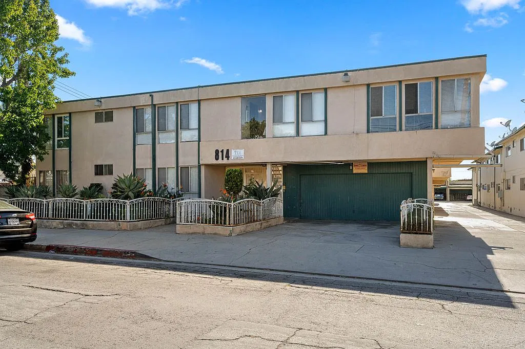 2 bed, 950 sqft, $2,450 — Photo 1