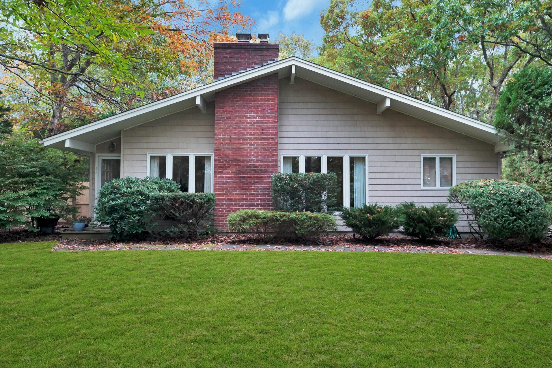 8 Birchwood Ln, East Quogue, NY 11942 Out East