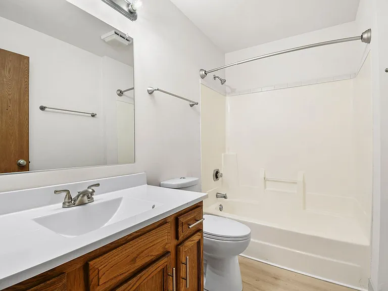 Ridge Creek Apartments — Photo 4