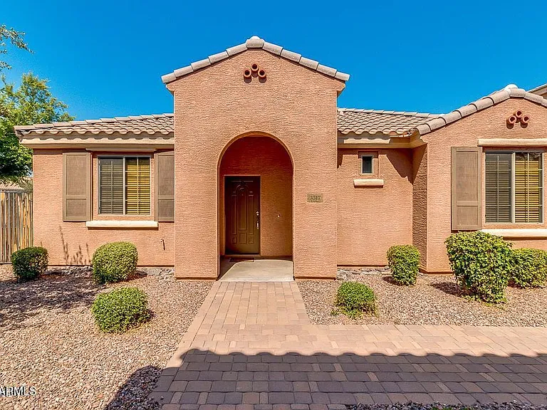 3317 E Loma Vista St — Photo 1