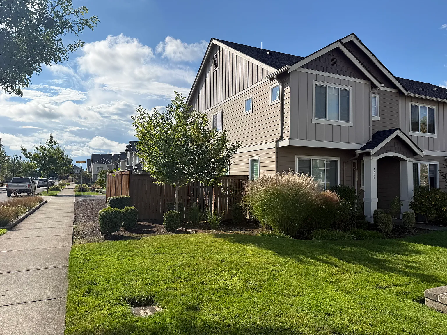 3 bed, 2.5 bath, 1562 sqft, $2,600 — Photo 2