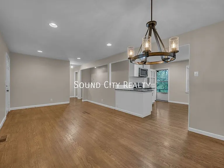 2820 Saint Edwards Dr — Photo 9
