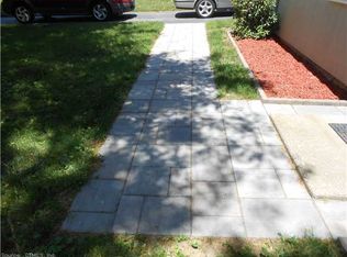 24 Osage Ln, Groton, CT 06340
