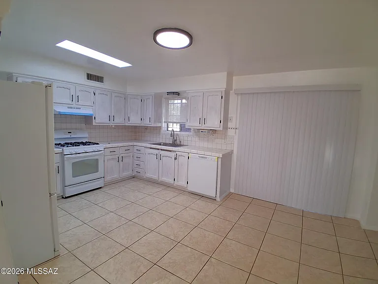 2650 W Aurora Dr — Photo 7
