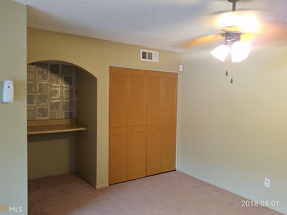 4th image of 517 Camelot Dr