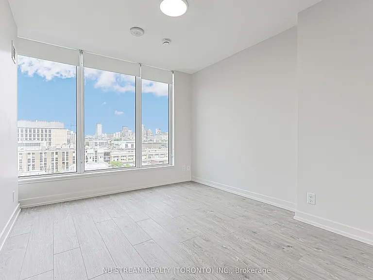 203 College St #905 — Photo 14