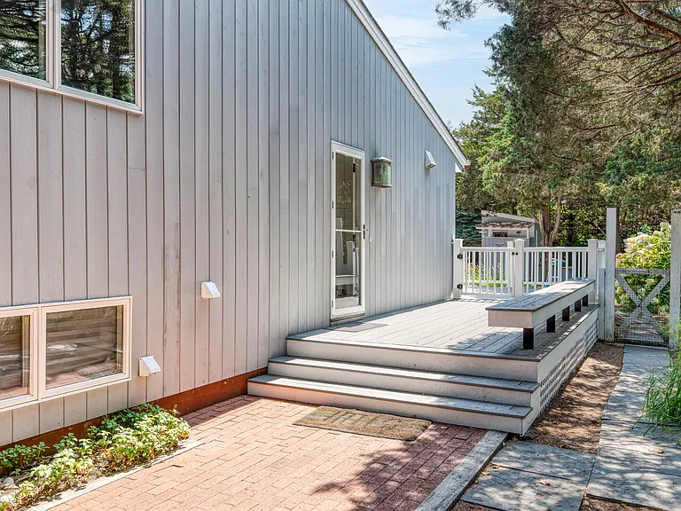 284 Kings Point Rd — Photo 33