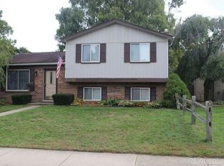 42292 Mac Rae Dr, Sterling Heights, MI 48313