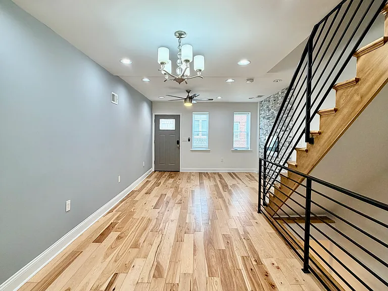 640 Emily St — Photo 4