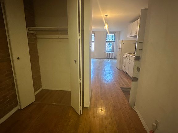 4th image of 210 E 88th St APT 4C