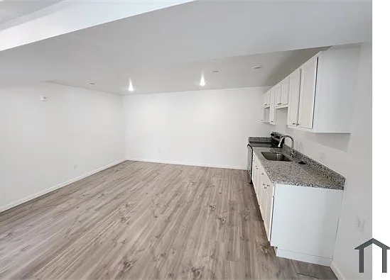 3 bed, 1050 sqft, $3,000 — Photo 2