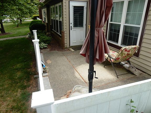 3rd image of 599B Devonshire Ln #B