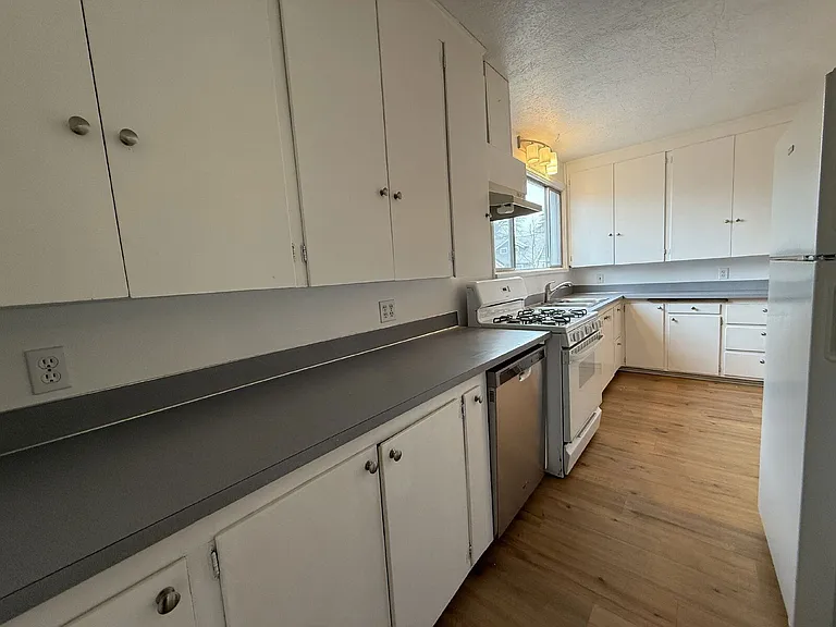 777 W 10th Ave #A — Photo 13