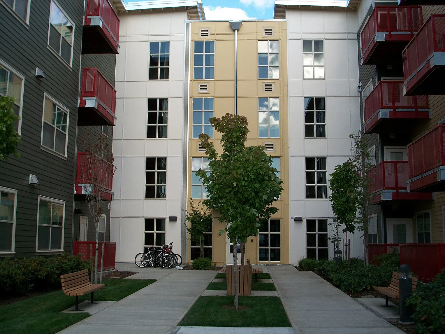 Esperanza Court — Photo 3