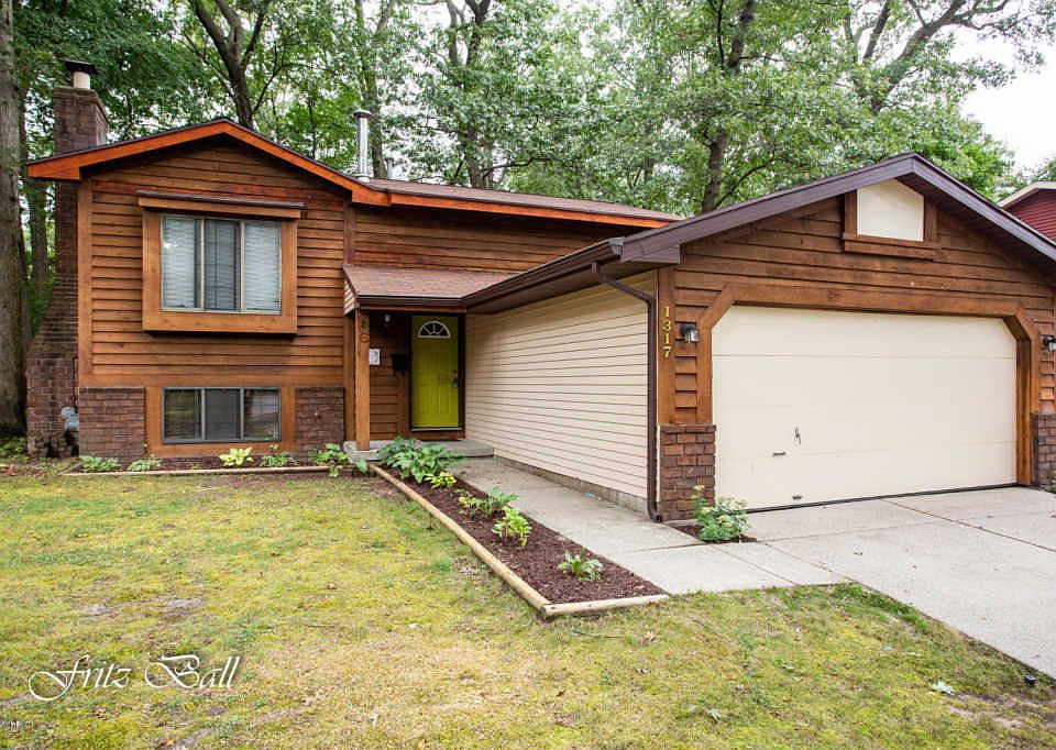 1st image of 1317 Rosewood Ave SE