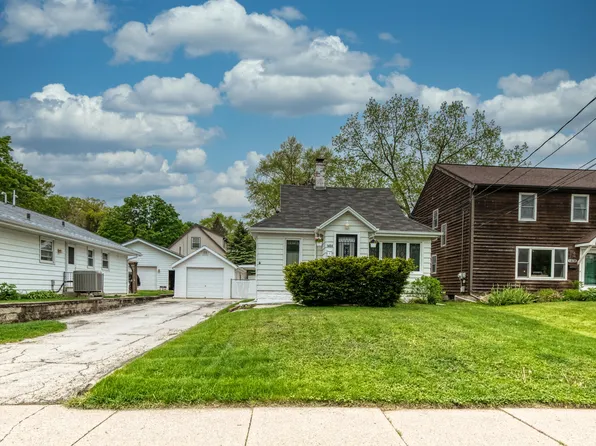 1404 Pleasantview Ave, Waukesha, WI 53188