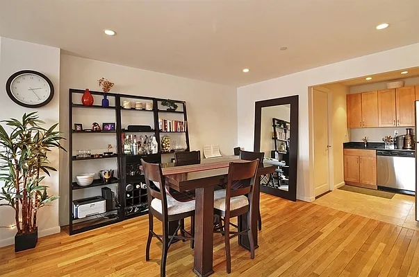 Rented by Addison Property Group | media 17