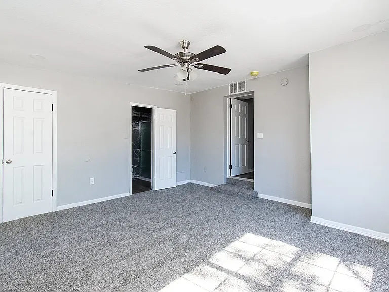 605 N Main St — Photo 16