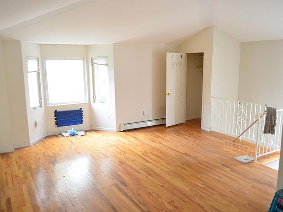 5th image of 9416 89th Ave