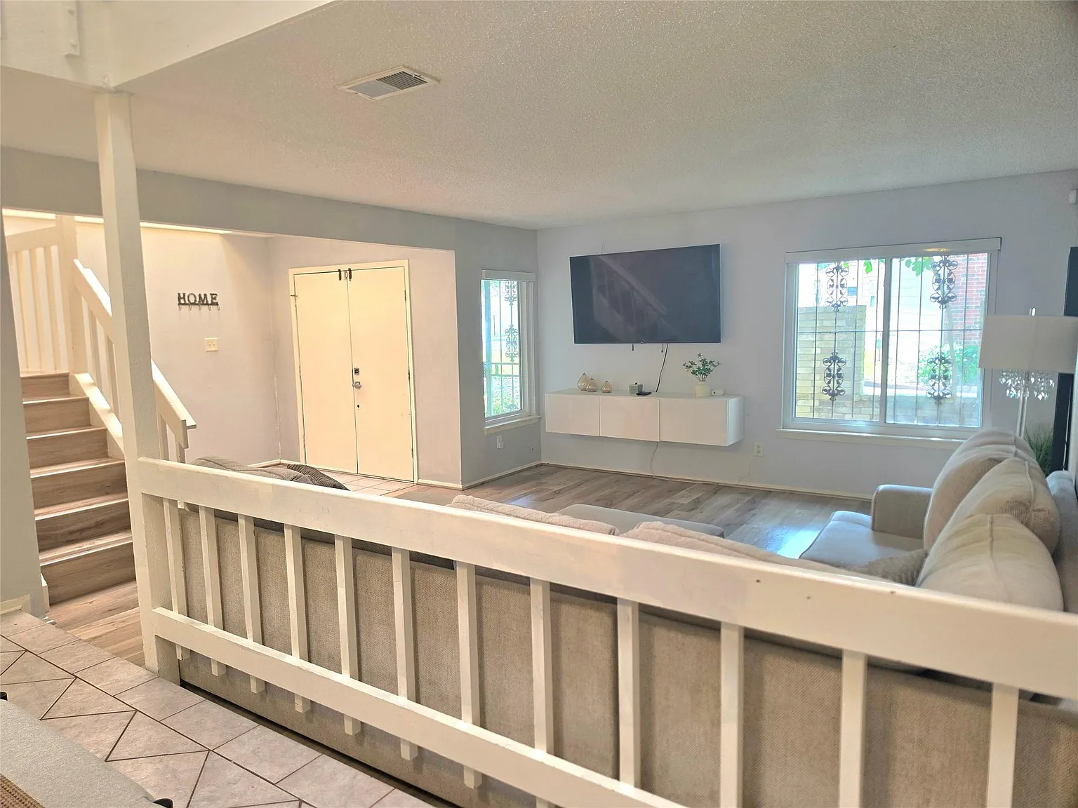 3 bed, 2.5 bath, 2053 sqft, $2,000 — Photo 4