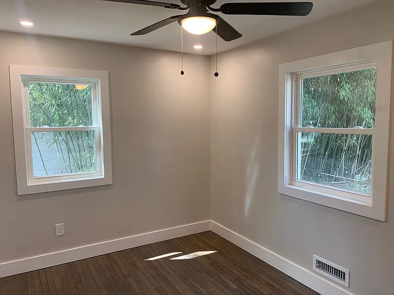 1404 Marshall St — Photo 11