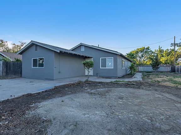 2nd image of 4825 2nd St