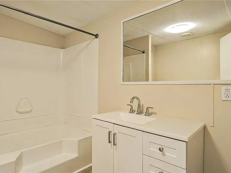 99 Center Grove Dr — Photo 16